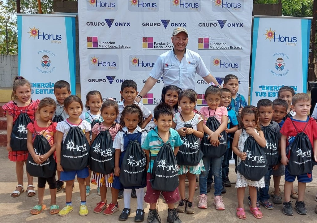 The Mario López Estrada Foundation, through Grupo Onyx’s Horus Energy, supports 33 public schools in Chiquimulilla, Santa Rosa at the start of the school year 2023