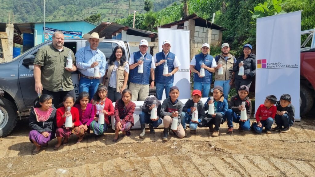 The Mario López Estrada Foundation began the donation of goat’s milk in Chiantla, Huehuetenango